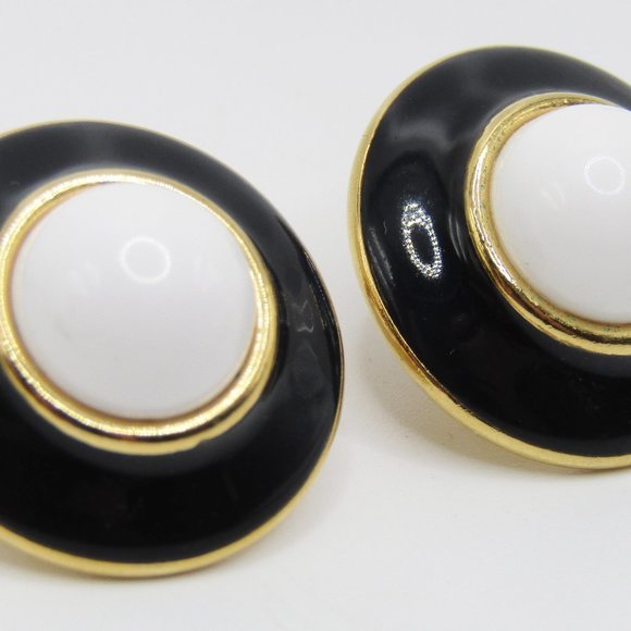 Vintage MONET Button Earrings Black White Enamel Gold Tone Eye Balls - Picture 1 of 4
